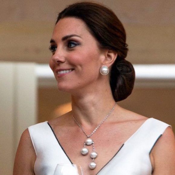 NWOT Pearl Necklace 😍 - Picture 5 of 16